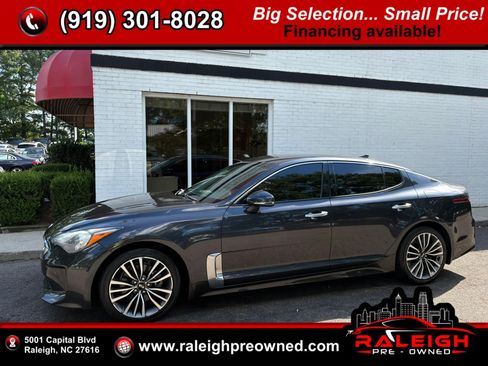 Used 2019 Kia Stinger RWD image 1