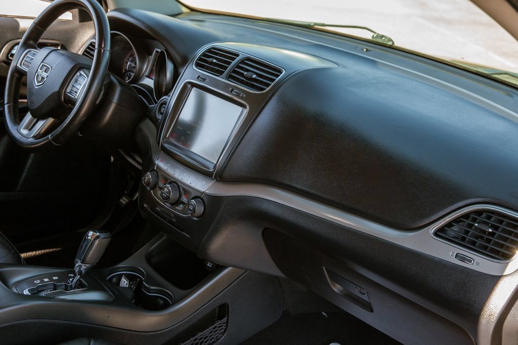 Used 2017 Dodge Journey Crossroad FWD image 11