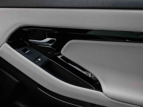 Used 2024 Land Rover Range Rover Evoque S image 16