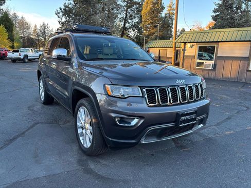 Used 2017 Jeep Grand Cherokee Limited w/ Trailer Tow Group IV AWD/4WD image 6