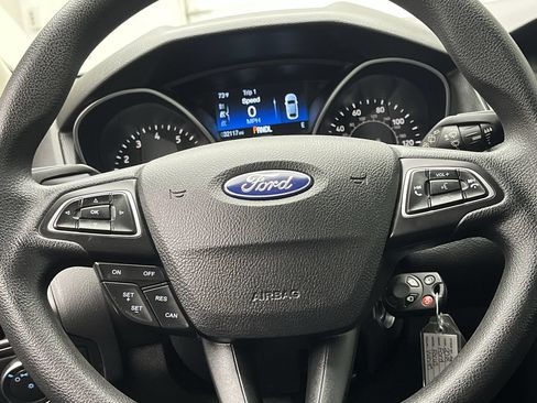 Used 2018 Ford Focus SE FWD image 11