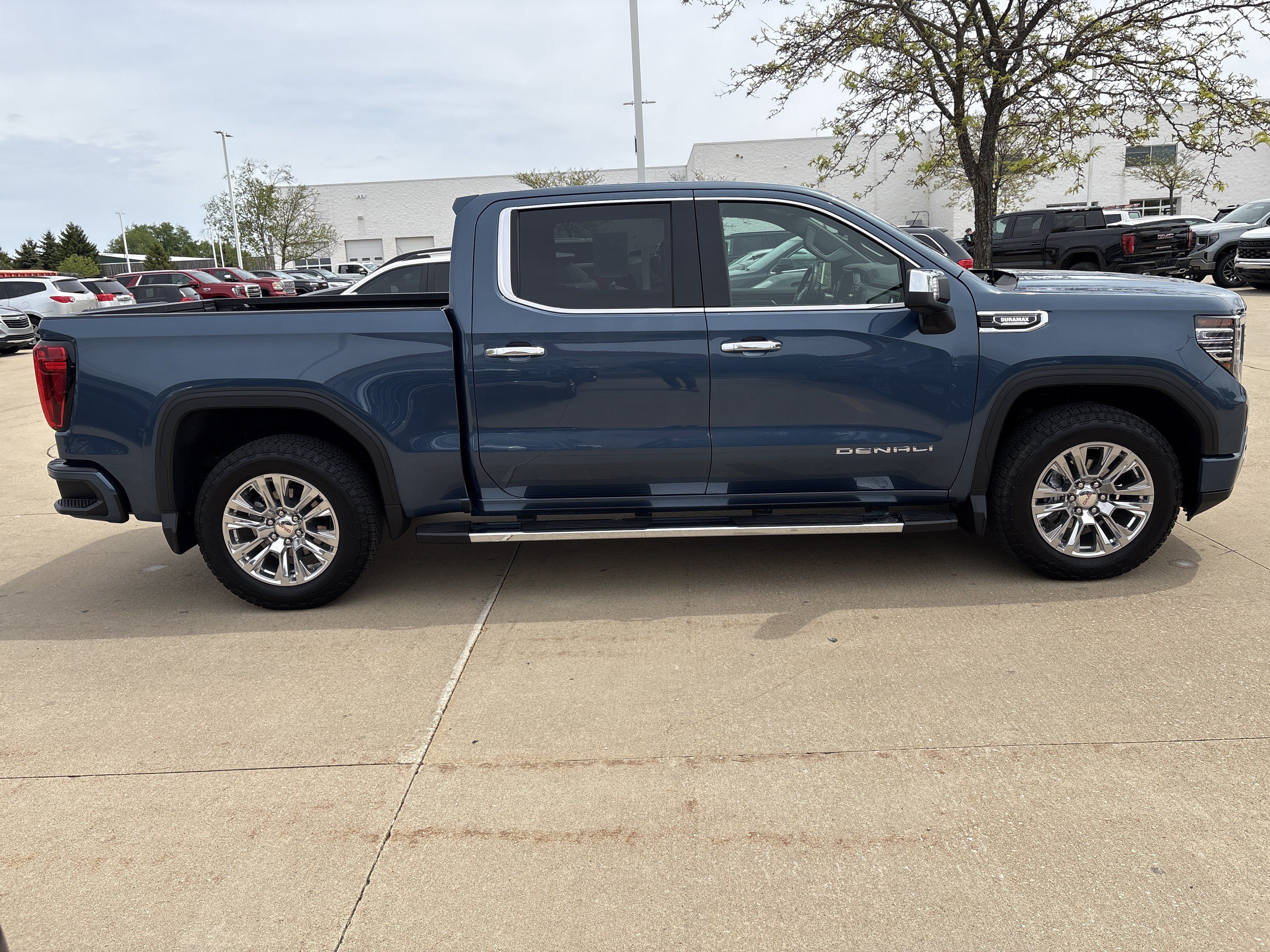 Used 2025 GMC Sierra 1500 Denali w/ Technology Package AWD/4WD image 8