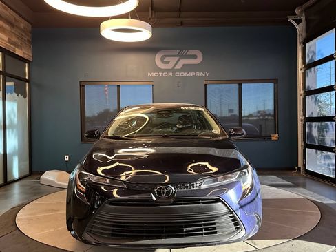 Used 2023 Toyota Corolla LE w/ Carpet Mat Package (TMS) FWD image 8
