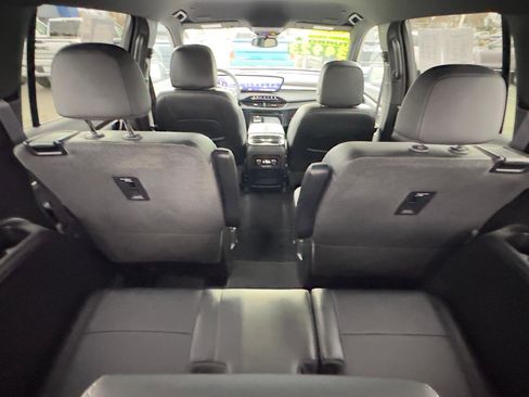 Used 2025 Buick Enclave Preferred image 8