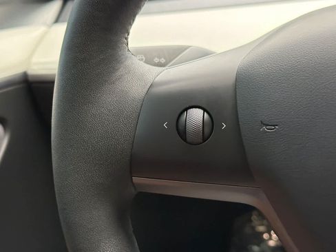 Used 2022 Tesla Model Y Performance AWD/4WD image 26