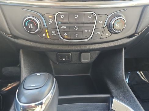 Certified 2020 Chevrolet Traverse LT w/ Driver Confidence II Package image 18