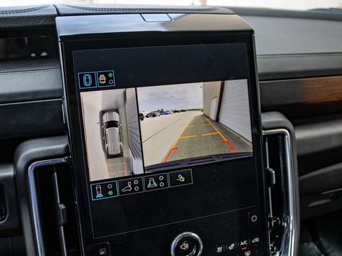 Used 2025 GMC Yukon Denali AWD/4WD image 39