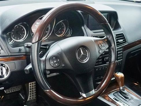 Used 2011 Mercedes-Benz E 550 Cabriolet image 11