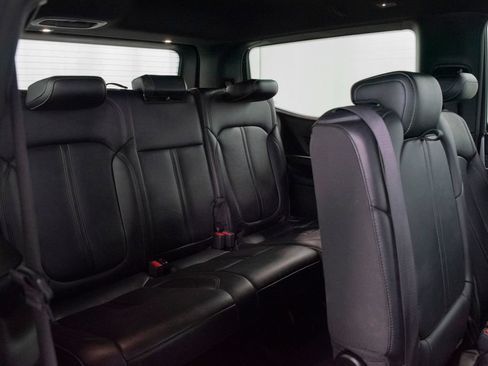 Used 2024 Jeep Wagoneer Series II w/ Flexible Seating Group RWD image 24