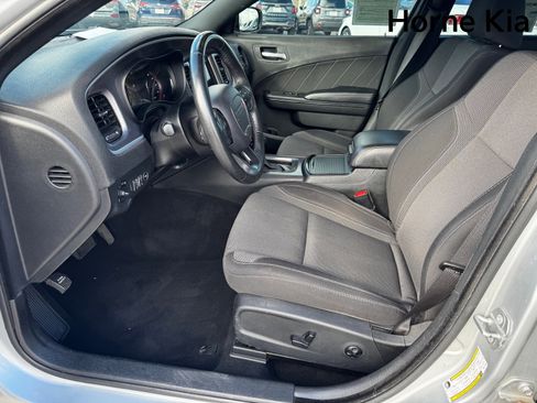 Used 2019 Dodge Charger SXT image 10