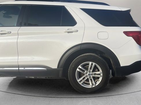 Used 2022 Ford Explorer XLT image 25