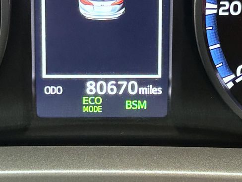 Used 2018 Toyota RAV4 XLE FWD image 14