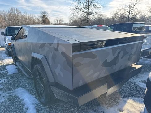 Used 2025 Tesla Cybertruck AWD Crew Cab image 6