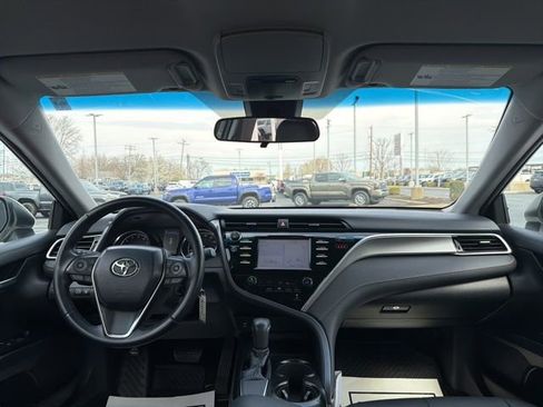 Used 2018 Toyota Camry SE image 12