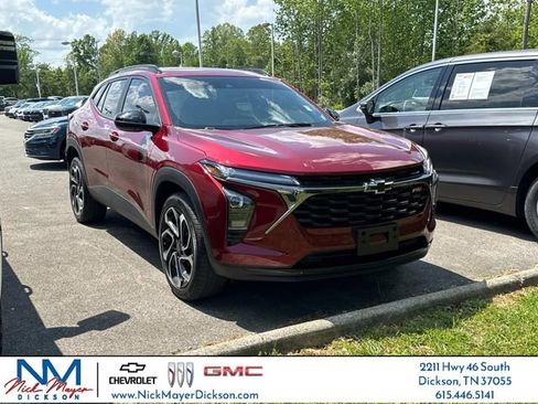 Used 2025 Chevrolet Trax RS w/ Sunroof Package FWD image 1