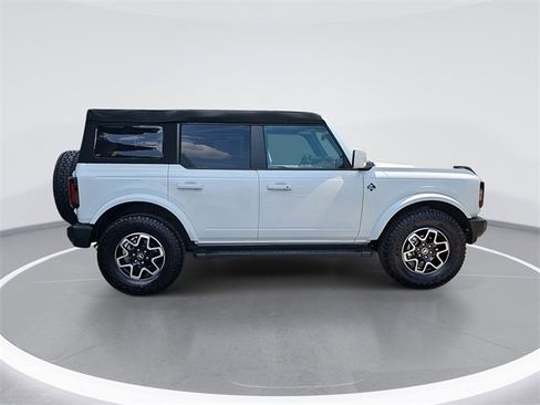 Used 2023 Ford Bronco Outer Banks image 2