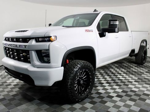 Used 2023 Chevrolet Silverado 2500 LT AWD/4WD image 4