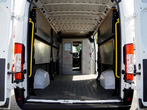 Used 2022 RAM ProMaster 3500 w/ Convenience Group FWD image 11
