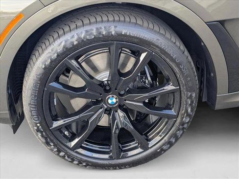 Used 2025 BMW X7 xDrive40i w/ M Sport Package image 9