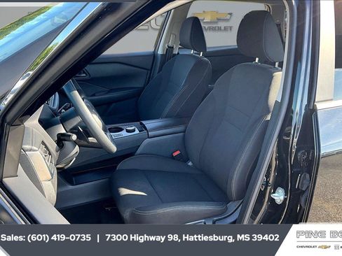Used 2024 Nissan Rogue S AWD/4WD image 18
