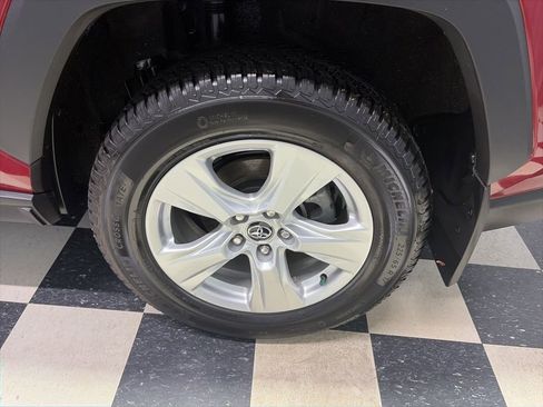 Used 2020 Toyota RAV4 XLE w/ XLE Grade Weather Package AWD/4WD image 8