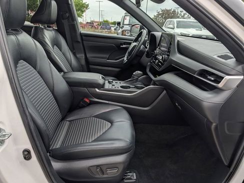 Used 2023 Toyota Highlander XSE AWD/4WD image 33