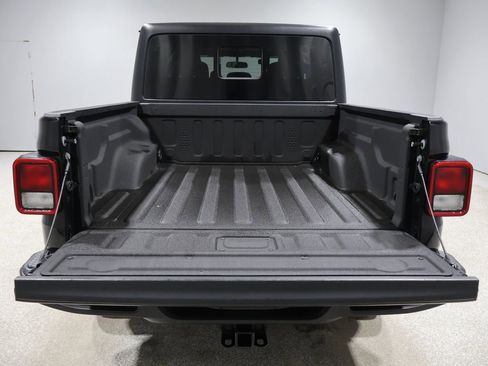 Certified 2023 Jeep Gladiator Sport image 5
