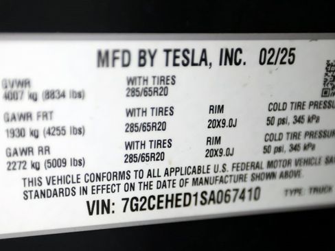 Used 2025 Tesla Cybertruck AWD Crew Cab image 53
