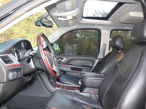 Used 2014 Cadillac Escalade ESV Premium AWD/4WD image 9