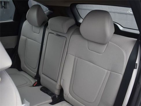 Used 2025 Hyundai Elantra Blue image 9