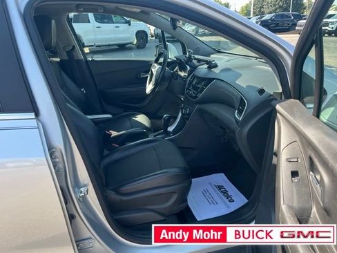 Used 2018 Chevrolet Trax LT w/ LT Convenience Package FWD image 35