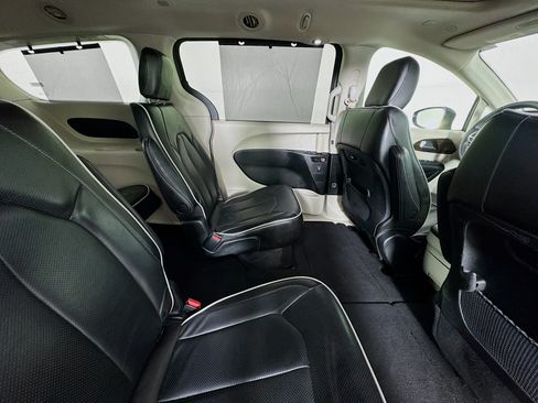 Used 2023 Chrysler Pacifica Limited FWD image 25