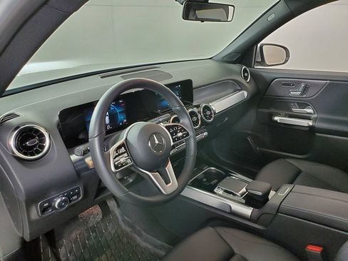 Used 2021 Mercedes-Benz GLB 250 4MATIC image 11