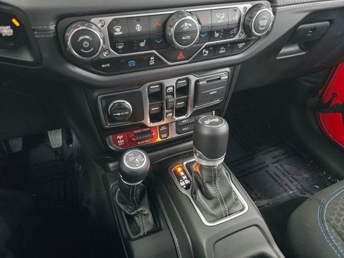 Used 2025 Jeep Wrangler Unlimited Rubicon 4xe w/ Safety Group AWD/4WD image 8