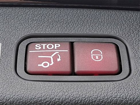 Used 2023 Mercedes-Benz GLC 300 4MATIC image 28