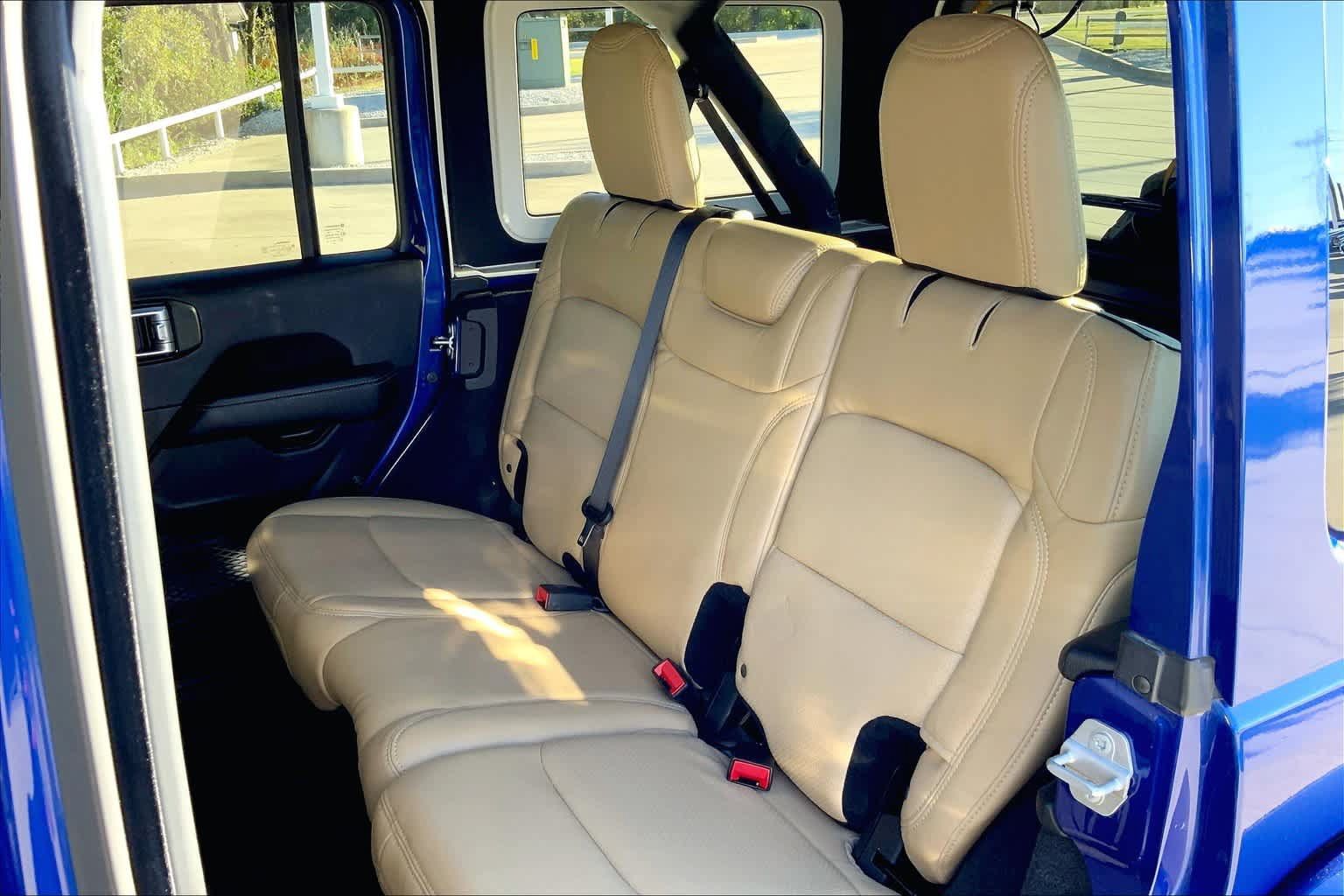 Used 2020 Jeep Wrangler Unlimited Sahara AWD/4WD image 19