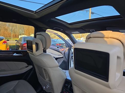 Used 2014 Mercedes-Benz GL 550 4MATIC image 37