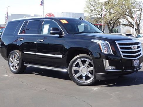 Used 2018 Cadillac Escalade Luxury image 6
