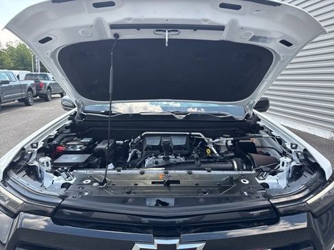 Used 2024 Chevrolet Colorado Z71 w/ Z71 Convenience Package 2 image 36