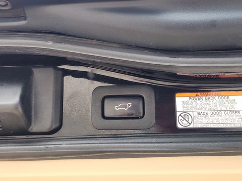 Used 2020 Lexus LX 570 4WD w/ Luxury Package image 40