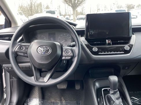Used 2025 Toyota Corolla LE image 20