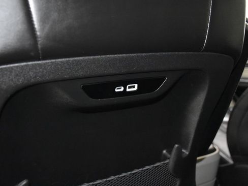 Used 2024 Chrysler Pacifica Touring-L image 28