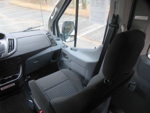 Used 2019 Ford Transit 150 XLT image 30