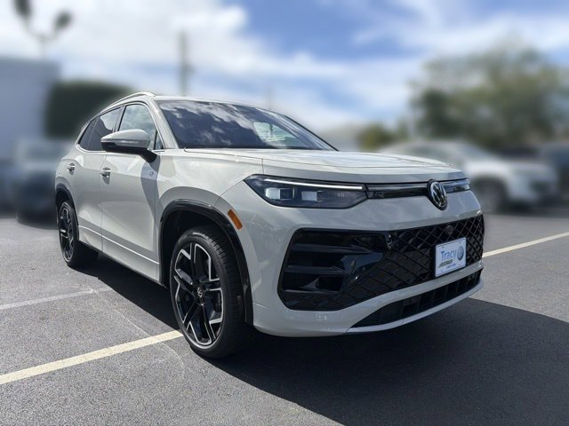New 2026 Volkswagen Tiguan SEL R-Line AWD/4WD image 1