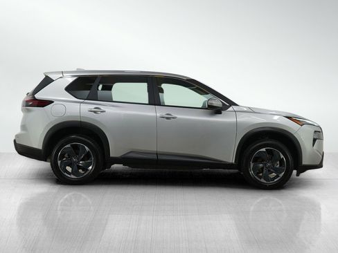 Used 2025 Nissan Rogue SV AWD/4WD image 6