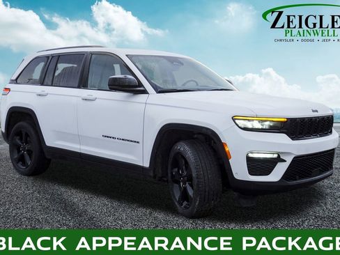 Used 2023 Jeep Grand Cherokee Limited w/ Luxury Tech Group II image 4