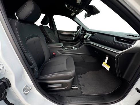 New 2025 Jeep Grand Cherokee L Laredo w/ Luxury Tech Group I image 15