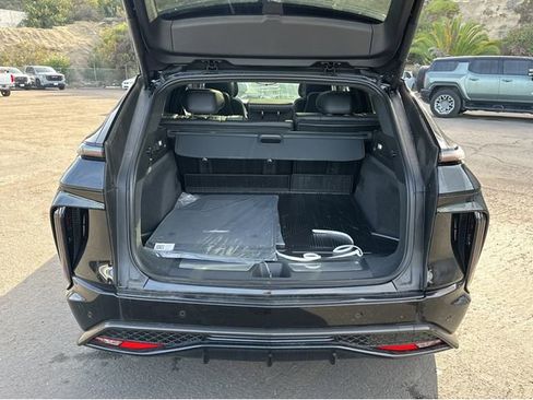 New 2026 Cadillac Lyriq V w/ Exterior Carbon Fiber Package AWD/4WD image 31