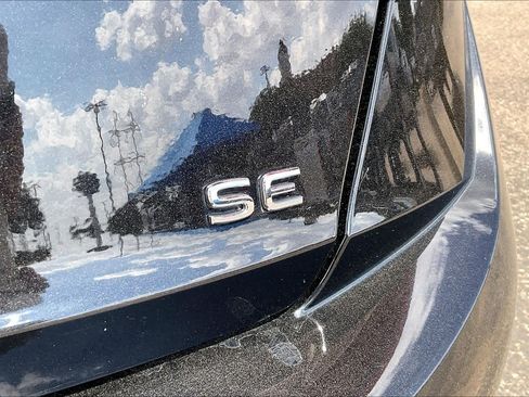 Used 2025 Volkswagen Jetta SE FWD image 30