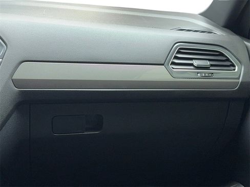 Used 2024 Volkswagen Tiguan SE R-Line image 21